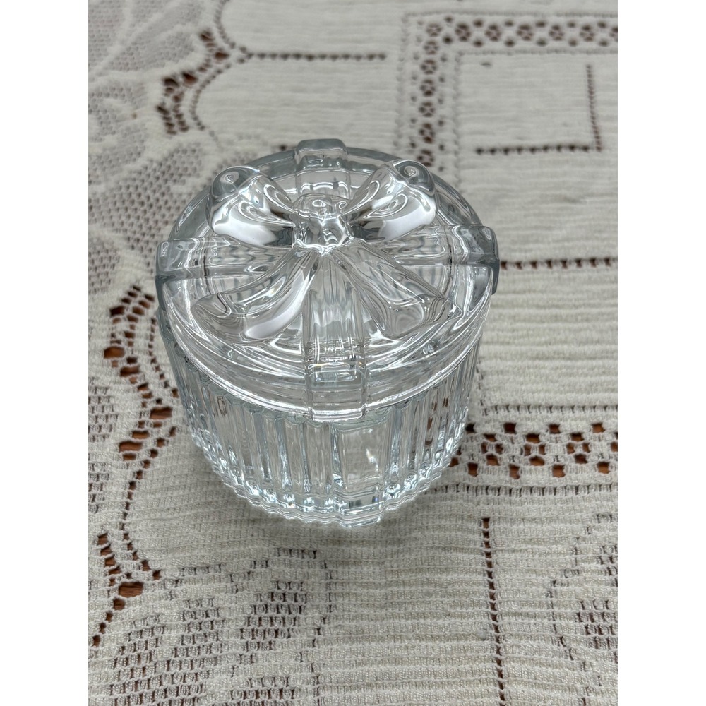 Vintage Clear Ribbed Glass Trinket Box Round Gift Bow Lid Jewelry Dish Kept Box